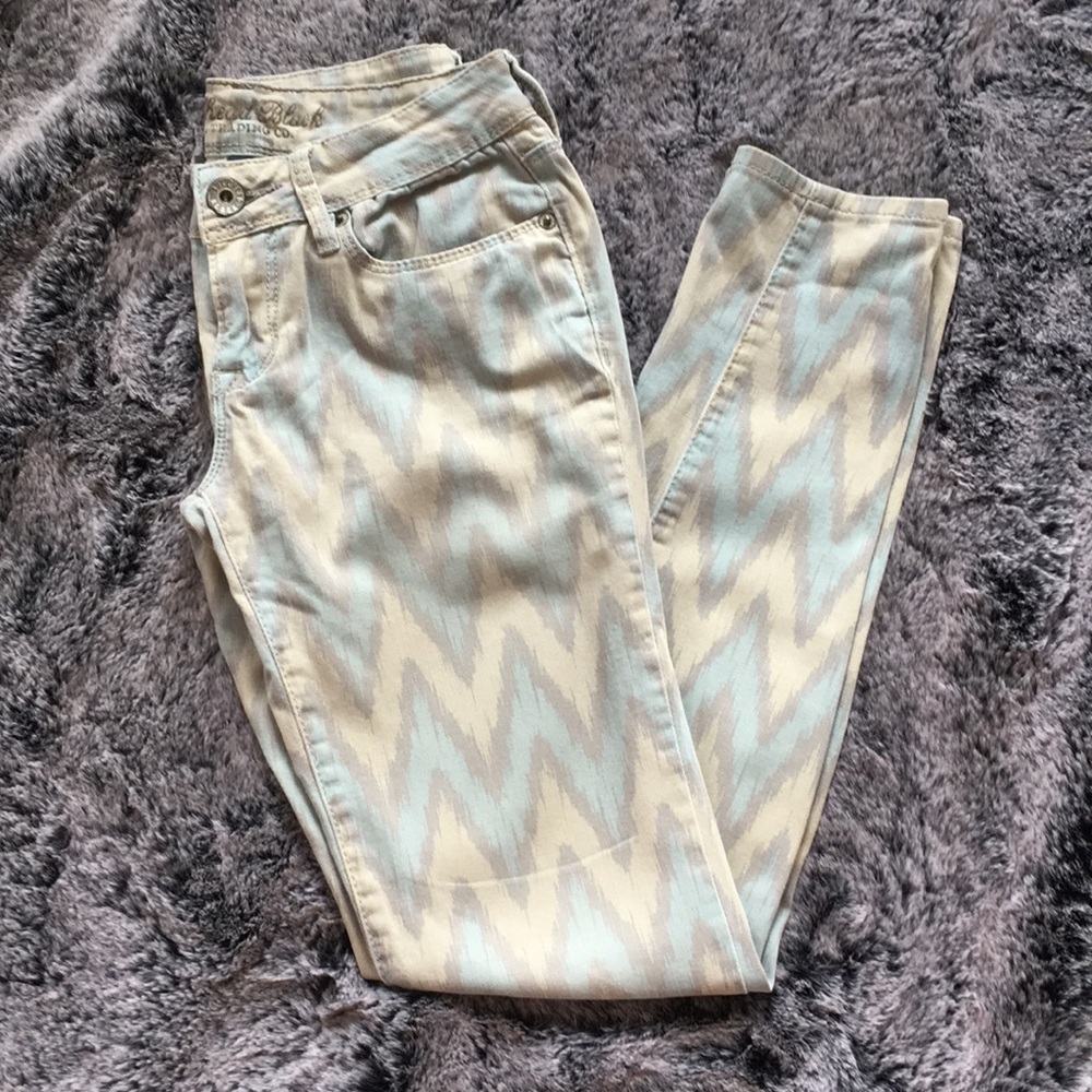Bullhead Mid-Rise Skinniest Chevron Jeans